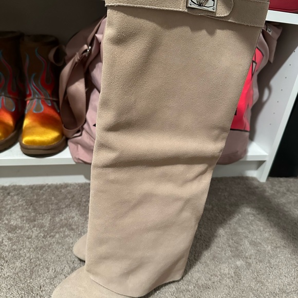 Tan suede boots - Picture 4 of 7